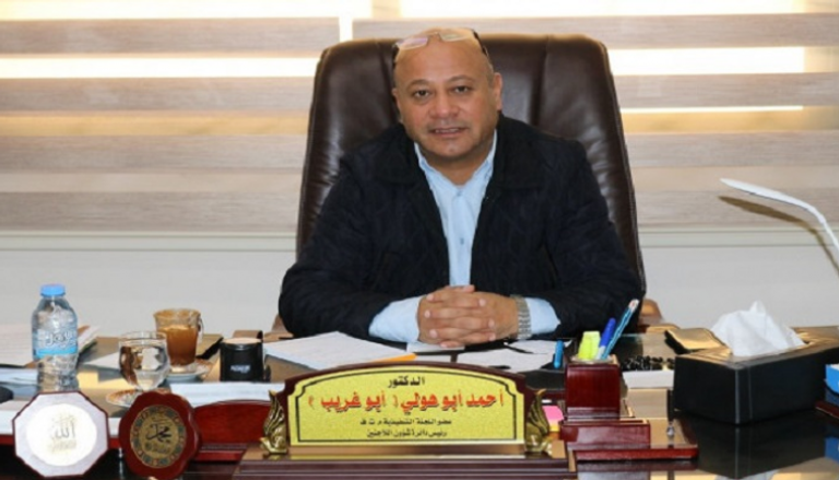 الدكتور أحمد أبوهولي عضو اللجنة التنفيذية لمنظمة التحرير الفلسطينية