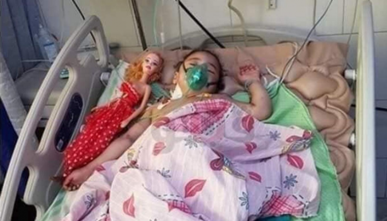 الطفلة جنة في المستشفى قبل وفاتها