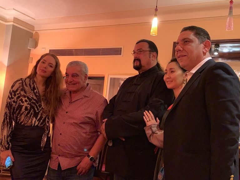 زاهي حواس مع الممثل العالمي ستيفن سيجال