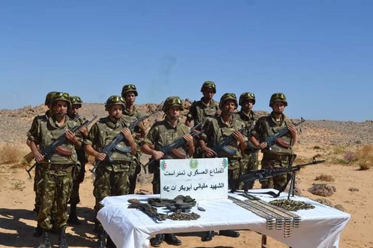 ضبط مخبأ للأسلحة الحربية جنوبي الجزائر على حدود مالي ضبط مخبأ للأسلحة الحربية جنوبي الجزائر على حدود مالي