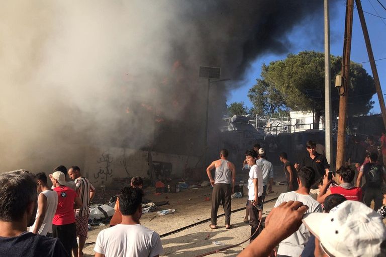 أعمال الشغب بدأت إثر اندلاع الحريقين