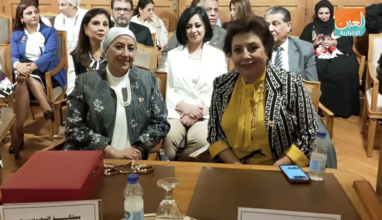 وفد سيدات اعمال مملكة البحرين في مؤتمر الاستثمار العربي الأفريقي والتعاون الدولي.. مصر الطريق إلي أفريقيا اتحاد المستثمرات العرب يكرم رئيسة جمعية سيدات أعمال البحرين