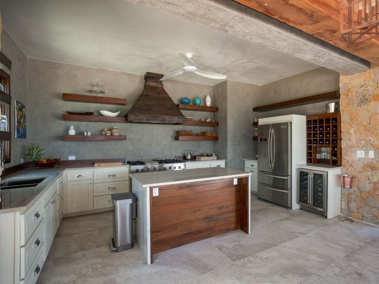 4050 دولارا تكلفة إقامة 4 أفراد مشمولة كليا في الليلة