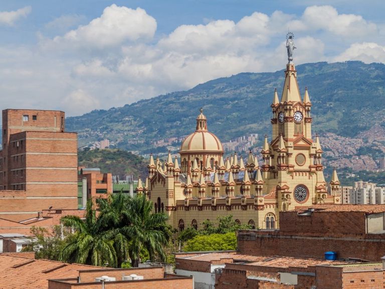 أفضل الوجهات لأصحاب الميزانية المحدودة للشباب في عمر الـ30