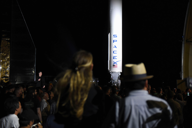 إيلون ماسك يكشف تفاصيل مركبته الجديدة