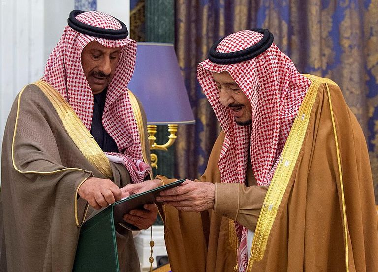 خادم الحرمين يستقبل وفد المنظمة العربية للهلال الأحمر