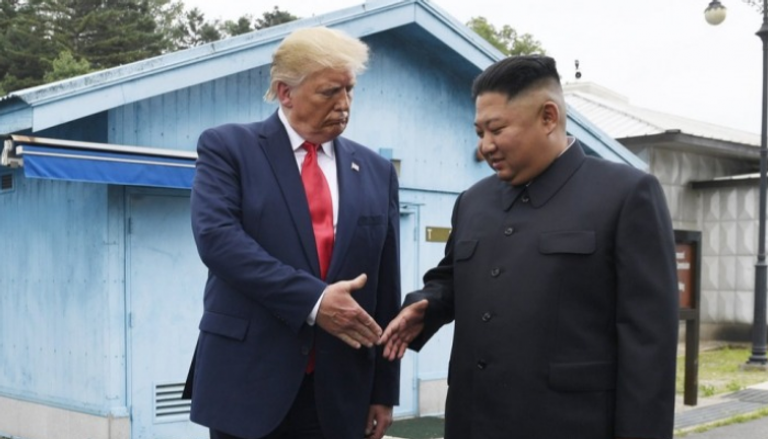 ترامب في لقائه مع زعيم كوريا الشمالية - أرشيفية