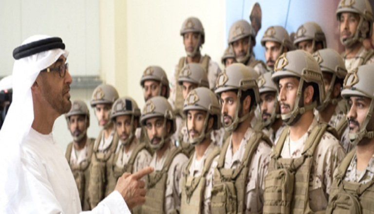 الشيخ محمد بن زايد آل نهيان متحدثا لمجموعة من القوات الإماراتية