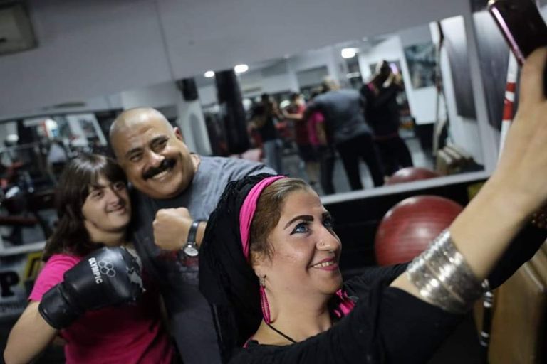 محمد حسين يصعد لقمة جبل موسى في مصر