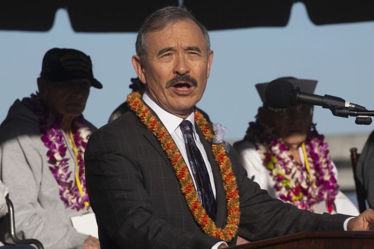 بعض الكوريين يعتبرون مظهر  السفير مسيئا