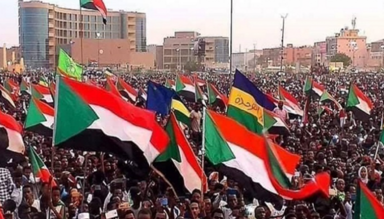 السودانيون يحتفلون بذكرى الاستقلال في الميادين