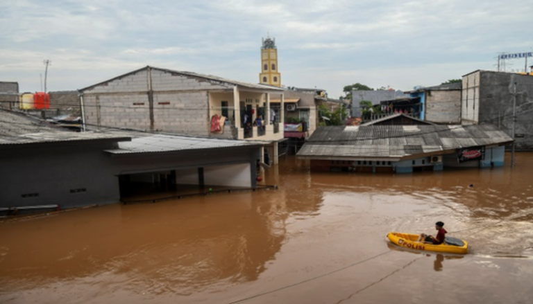 الفيضانات في إندونيسيا - رويترز
