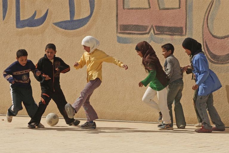 يوفر فوكس الصابون أيضا للاجئين في المخيمات