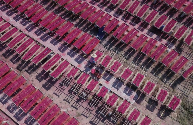 سكان يونجتشون يصدّرون منتجاتهم من البخور إلى أماكن كثيرة حول العالم