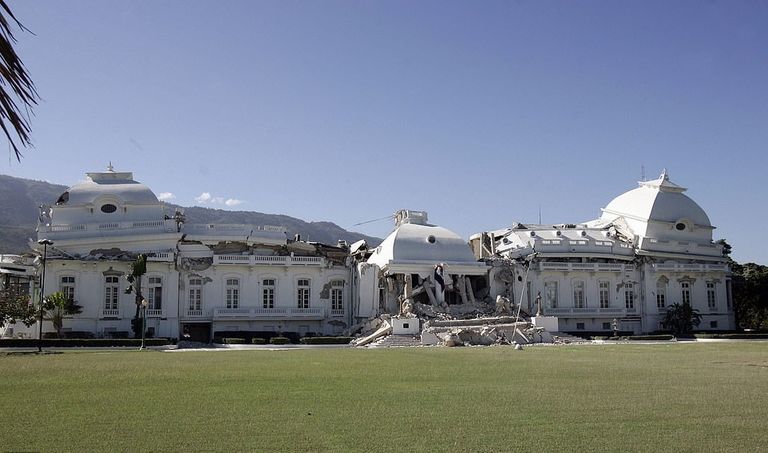 27 صورة ترصد أحداث 10 سنوات