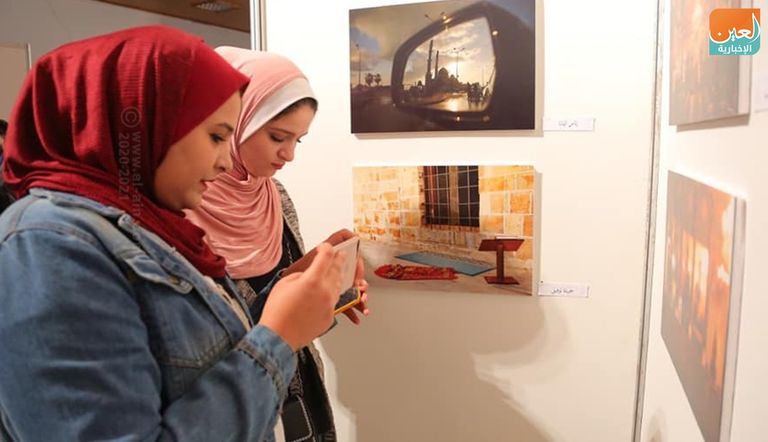 جانب من المعرض الفلسطيني "أسئلة وتساؤلات"