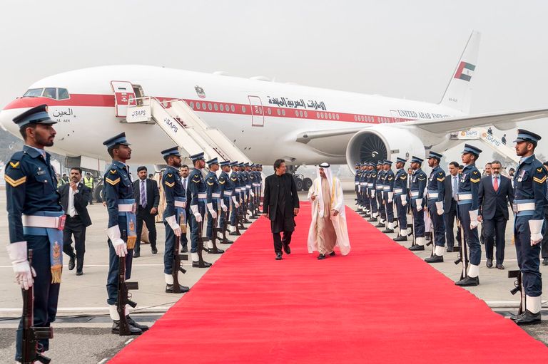 جانب من لقاء الشيخ محمد بن زايد آل نهيان وعمران خان