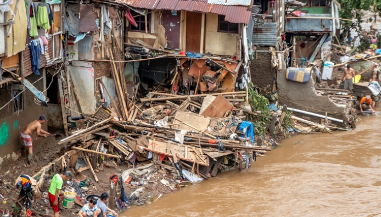 الفيضانات تغرق شوارع إندونيسيا