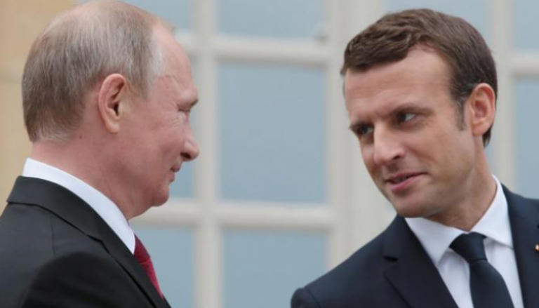 الرئيسان الروسي فلاديمير بوتين والفرنسي إيمانويل ماكرون