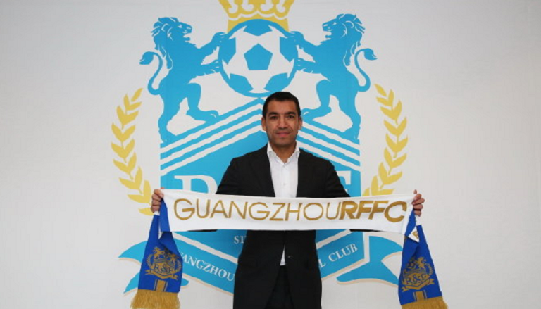 فان برونكهورست خلال تقديمه