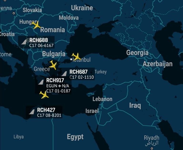 جنود أمريكان في طريقهم للشرق الأوسط