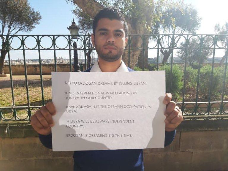 مظاهرة للجالية الليبية في مالطا تندد بالتدخل التركي