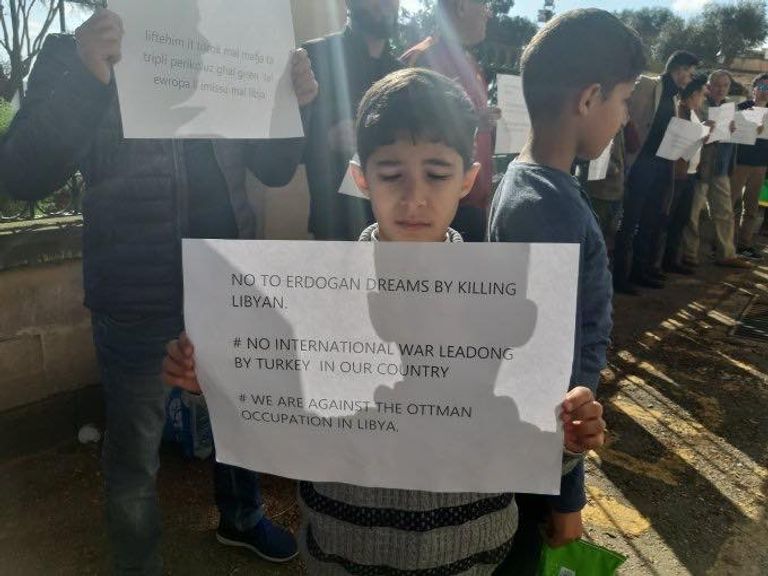 مظاهرة للجالية الليبية في مالطا تندد بالتدخل التركي