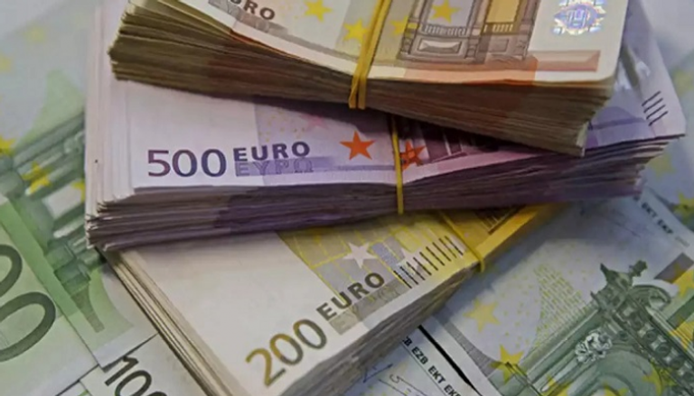 أوراق نقد لفئات مختلفة من اليورو