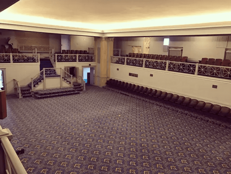 المكان التاريخي يتحول إلى مسكن عائلي