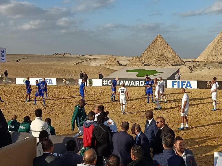 وزير الرياضة المصري مع نجوم العالم