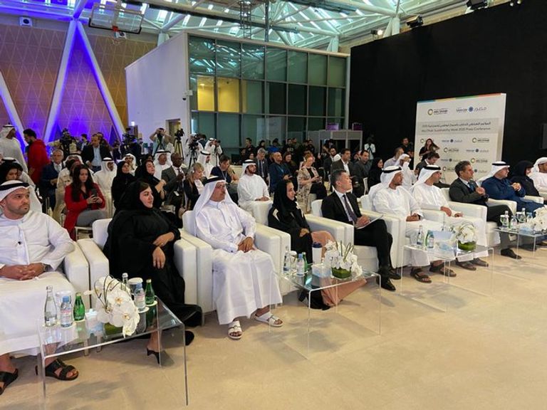 جانب من المؤتمر الصحفي الخاص بأسبوع أبوظبي للاستدامة 2020