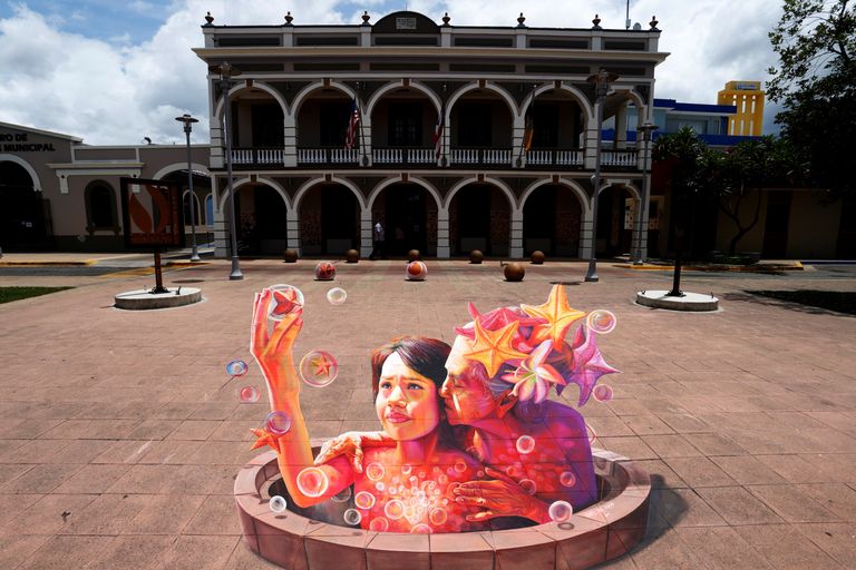 رسم على صهريج في حي سانتورس بمدينة ياوكو جنوب غربي بورتوريكو