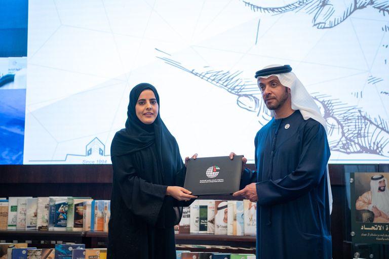 هزاع بن زايد يشهد تخريج دفعة ثانية من برنامج