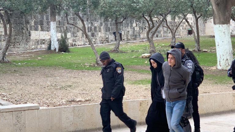 اعتقالات اليوم قبالة باب الرحمة