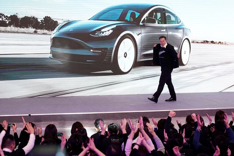  سجل حضورك بصورة سيارة على ذوقك - صفحة 17 62-171514-elon-musk-launches-the-tesla-way-program-3