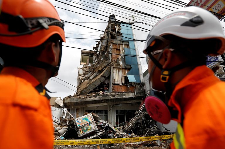 دمار هائل خلفته الفيضانات في إندونيسيا