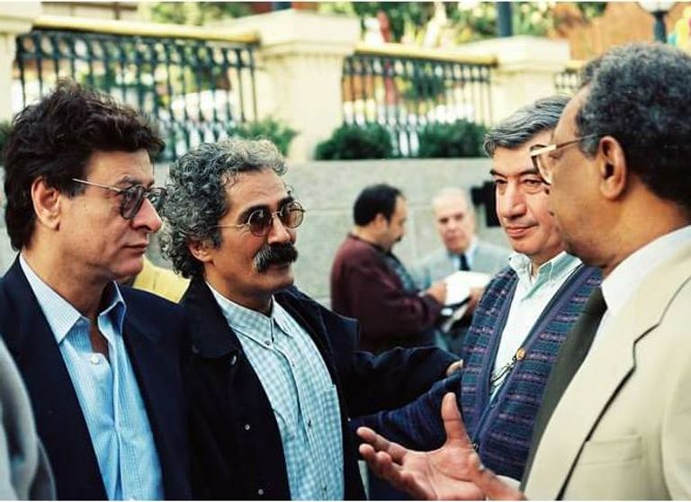 صورة نادرة مع محمود درويش والشاعر السوري ممدوح عدوان والروائي الطيب صالح (أرشيف الفنان محمد السهيتي) إبراهيم أصلان يصف نفسه بـ"كاتب الكاميرا"- أرشيف الفنانة راندا شعث