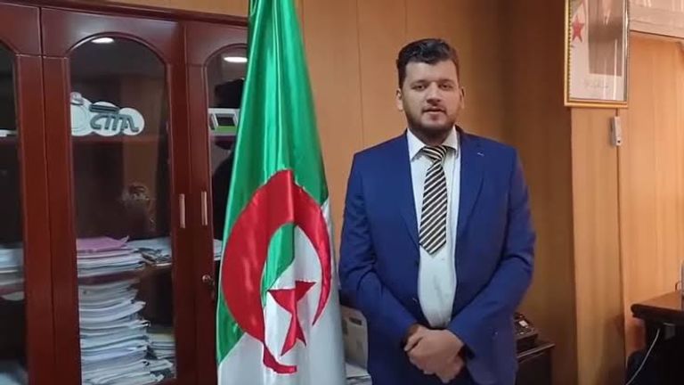 ياسين وليد أصغر وزير في الحكومة الجزائرية الجديدة جانب من اجتماع مجلس الوزراء الجزائري