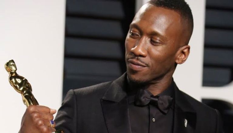 الممثلة لوبيتا نيونجو والمخرجة جريتا جرويج