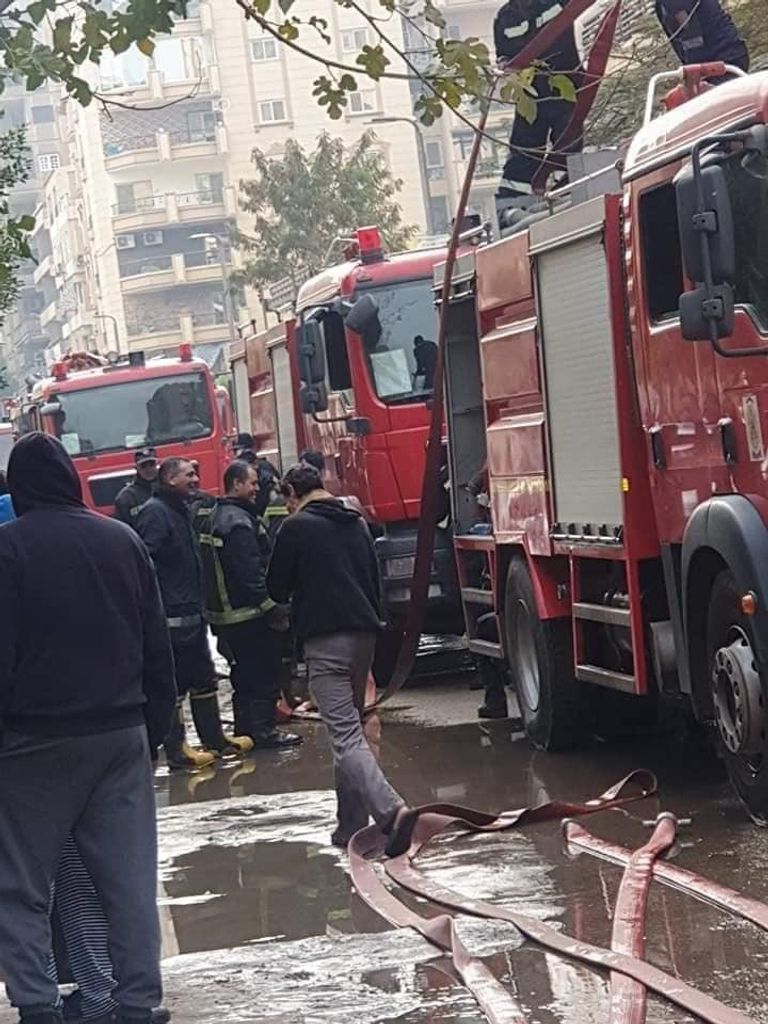 آثار الحريق واضحة على واجهة الفيلا