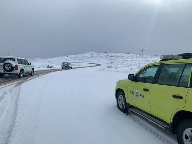 مرتفعات جبال اللوز والمحرق شهدت تساقطا كثيفا للثلوج