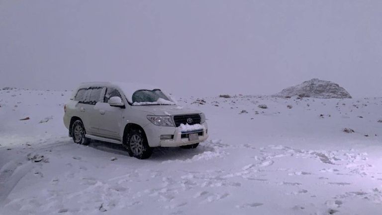 مرتفعات جبال اللوز والمحرق شهدت تساقطا كثيفا للثلوج