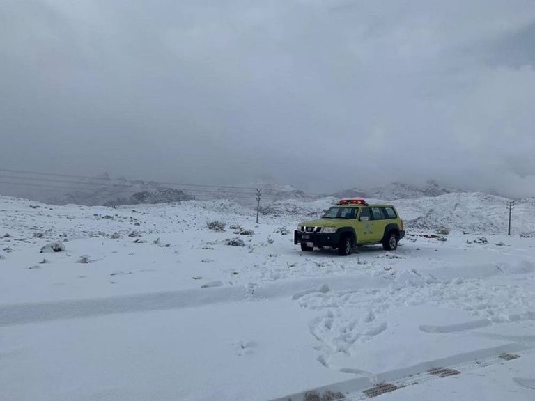 مرتفعات جبال اللوز والمحرق شهدت تساقطا كثيفا للثلوج