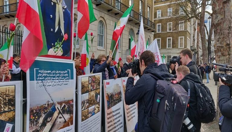 جانب من مظاهرة الإيرانيين في بريطانيا