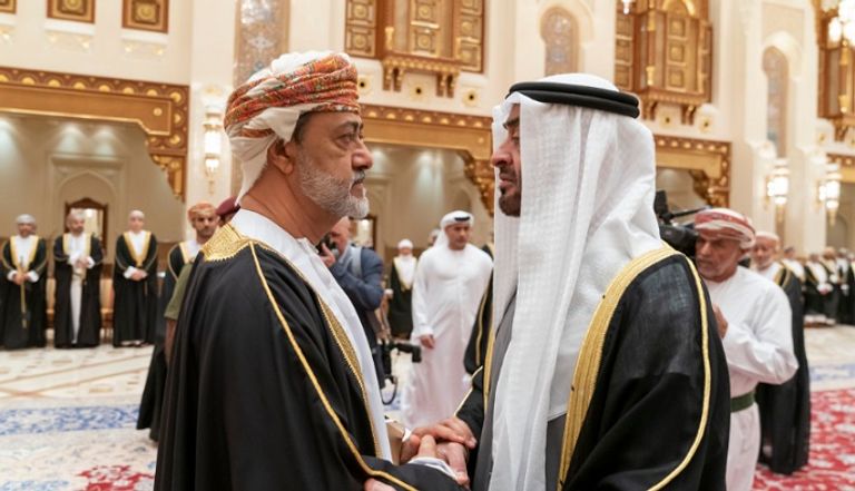 الشيخ محمد بن زايد آل نهيان يقدم التعازي للسلطان هيثم بن طارق