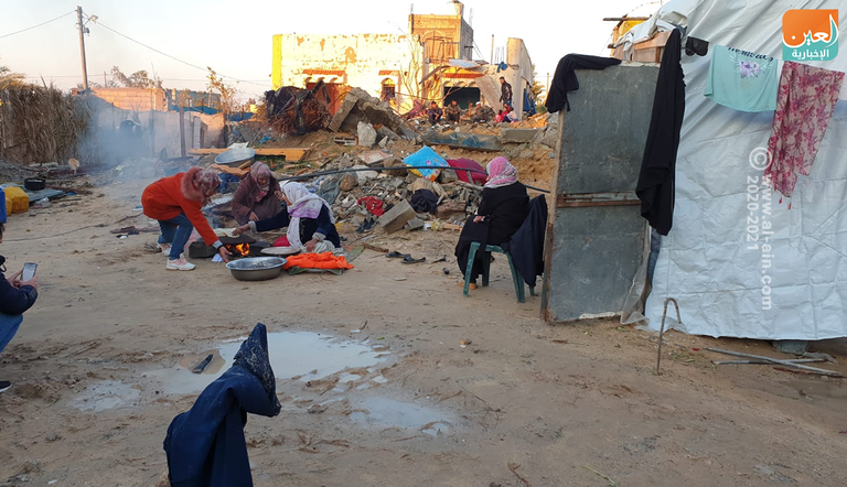 أمطار الشتاء تفاقم معاناة أصحاب المنازل المدمرة بغزة