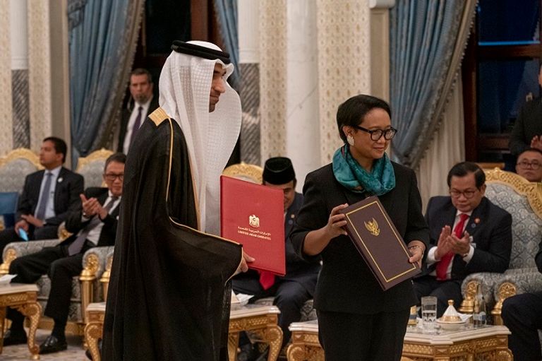 تعزيز التعاون في عدد من المجالات بين أبوظبي وإندونيسيا