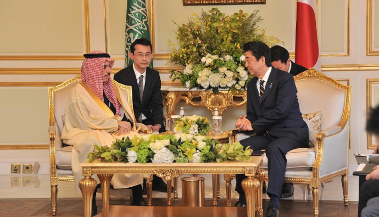 وزير الخارجية السعودي ورئيس وزراء اليابان 