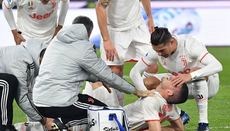 ديميريل يتلقى العلاج ماتياس دي ليخت