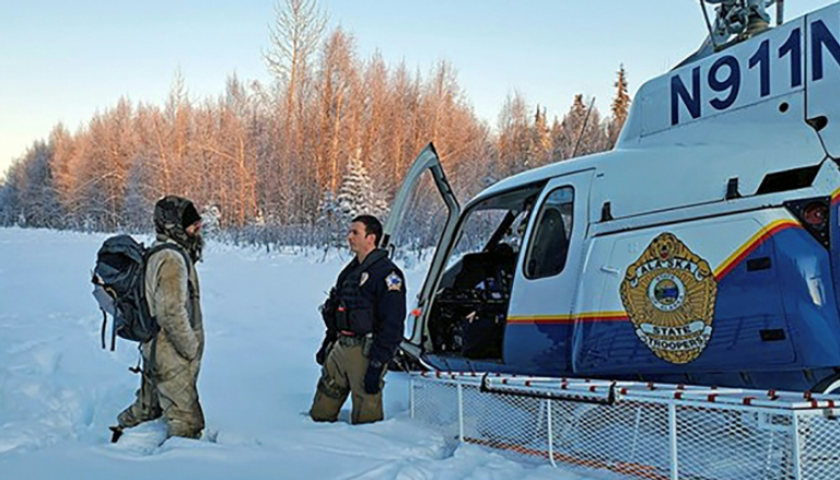 تايسن ستيل يتحدث إلى شرطي من ألاسكا بعد إنقاذه
